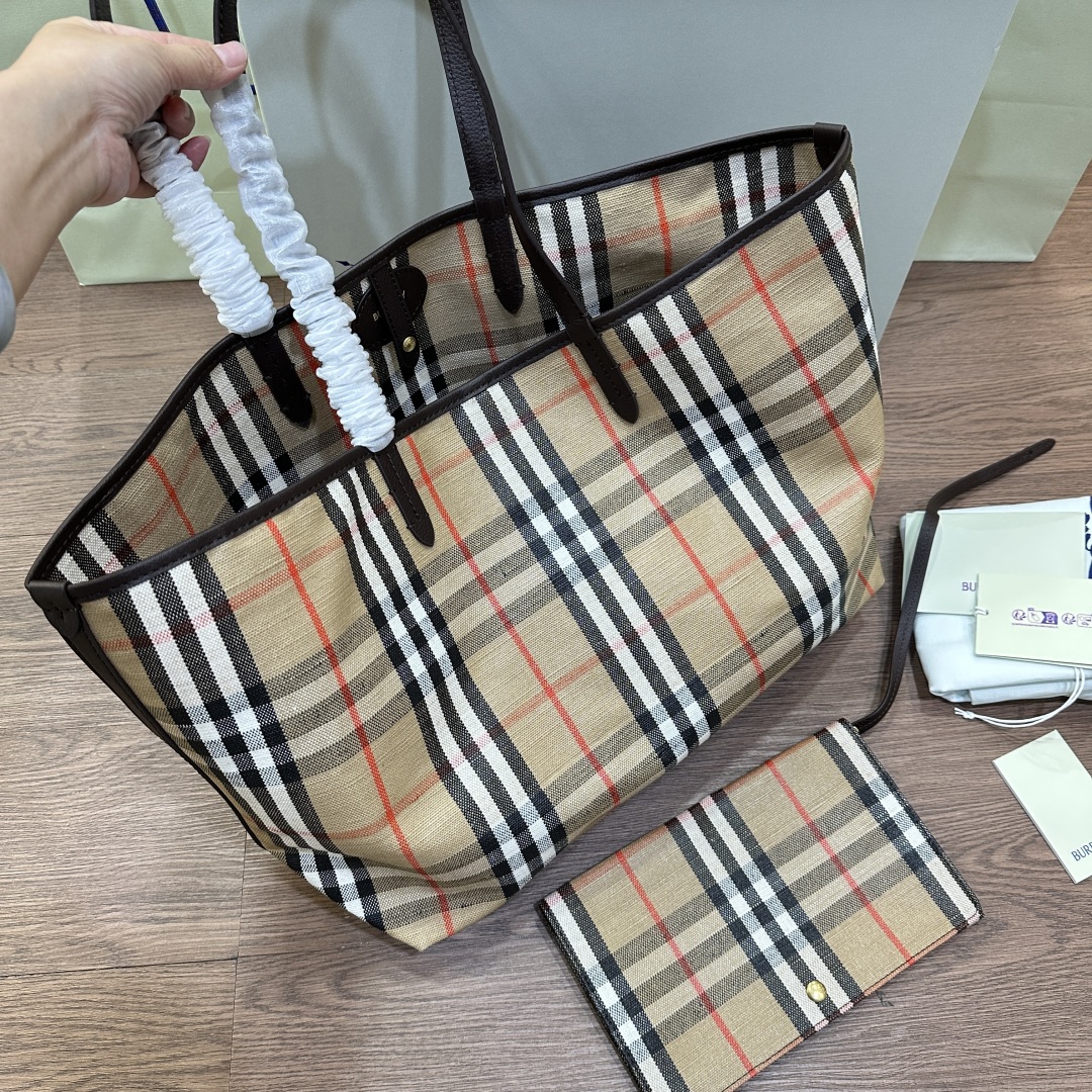 Burberry Medium Highlands Tote in Sand - Women, Cotton, Linen |BURBERRY  03068