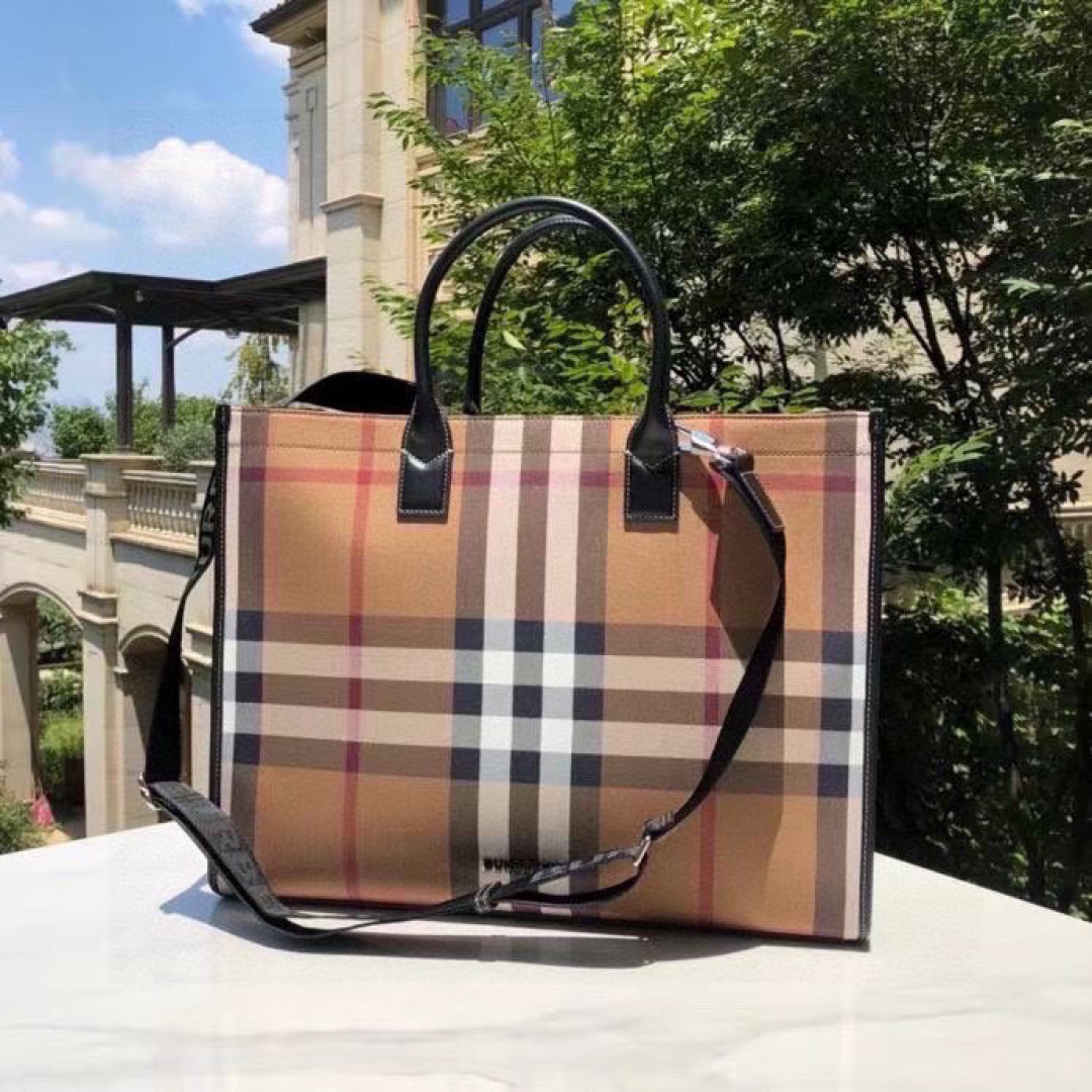 Burberry Men's Denny Giant Check Cotton Tote Bag | Burberry 02369