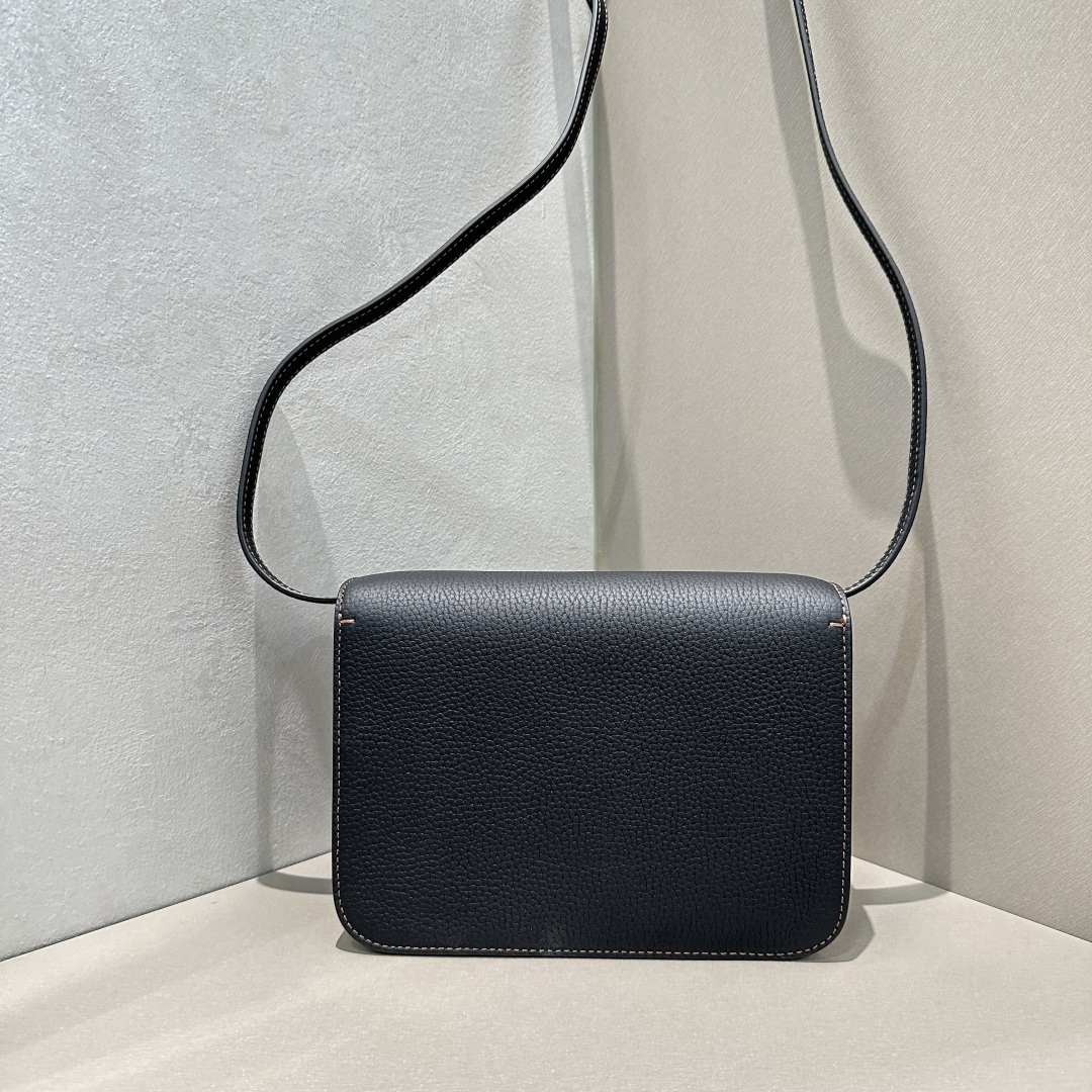 Burberry Pre-Owned 2010s TB Leather Shoulder Bag | Black |