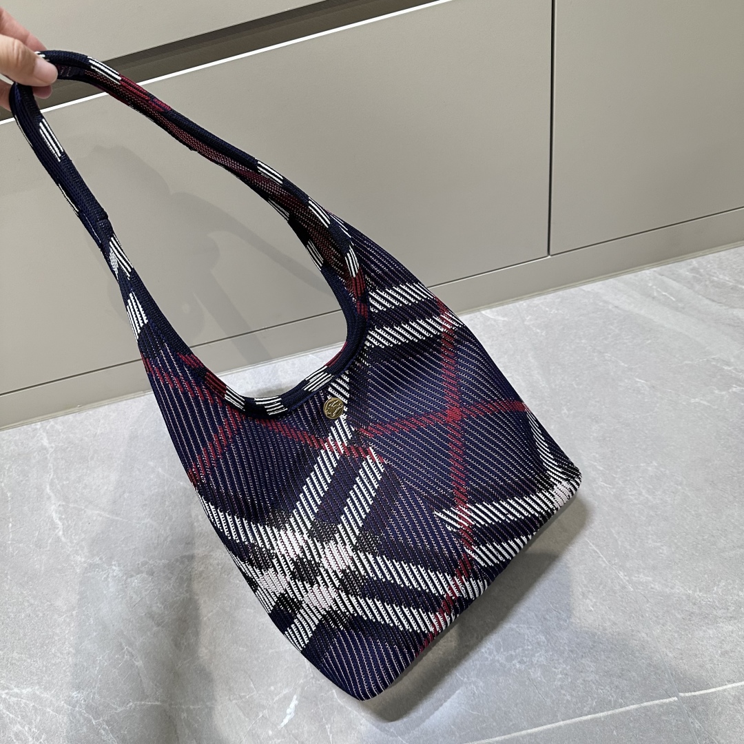 Burberry Small Check Knit Shoulder Bag | Burberry 01309