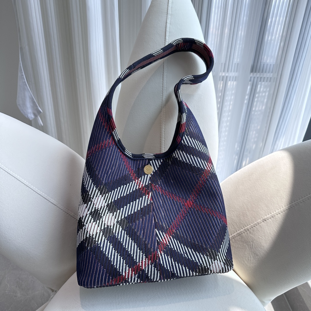 Burberry Small Check Shoulder Bag In Black |