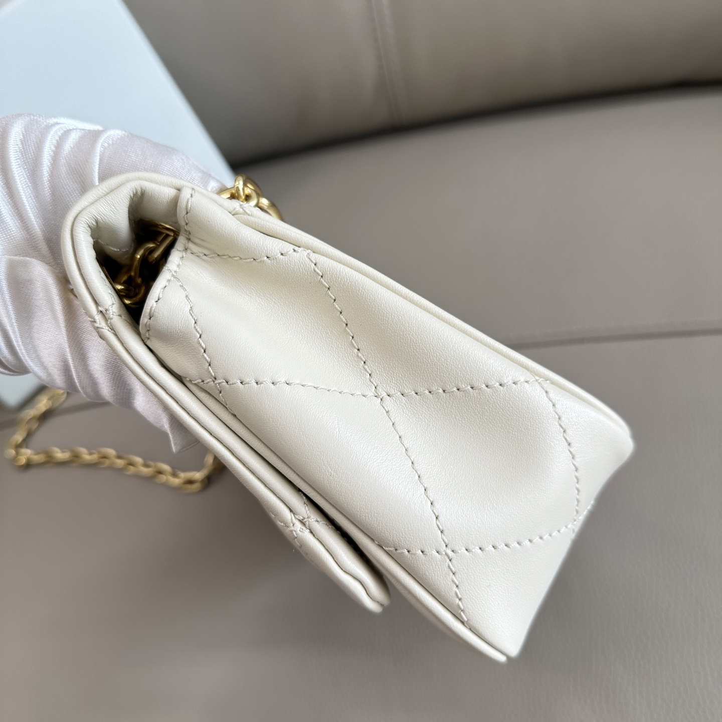 Burberry Strand Quilted Chain-Linked Shoulder Bag white in Natural | BURBERRY  04549