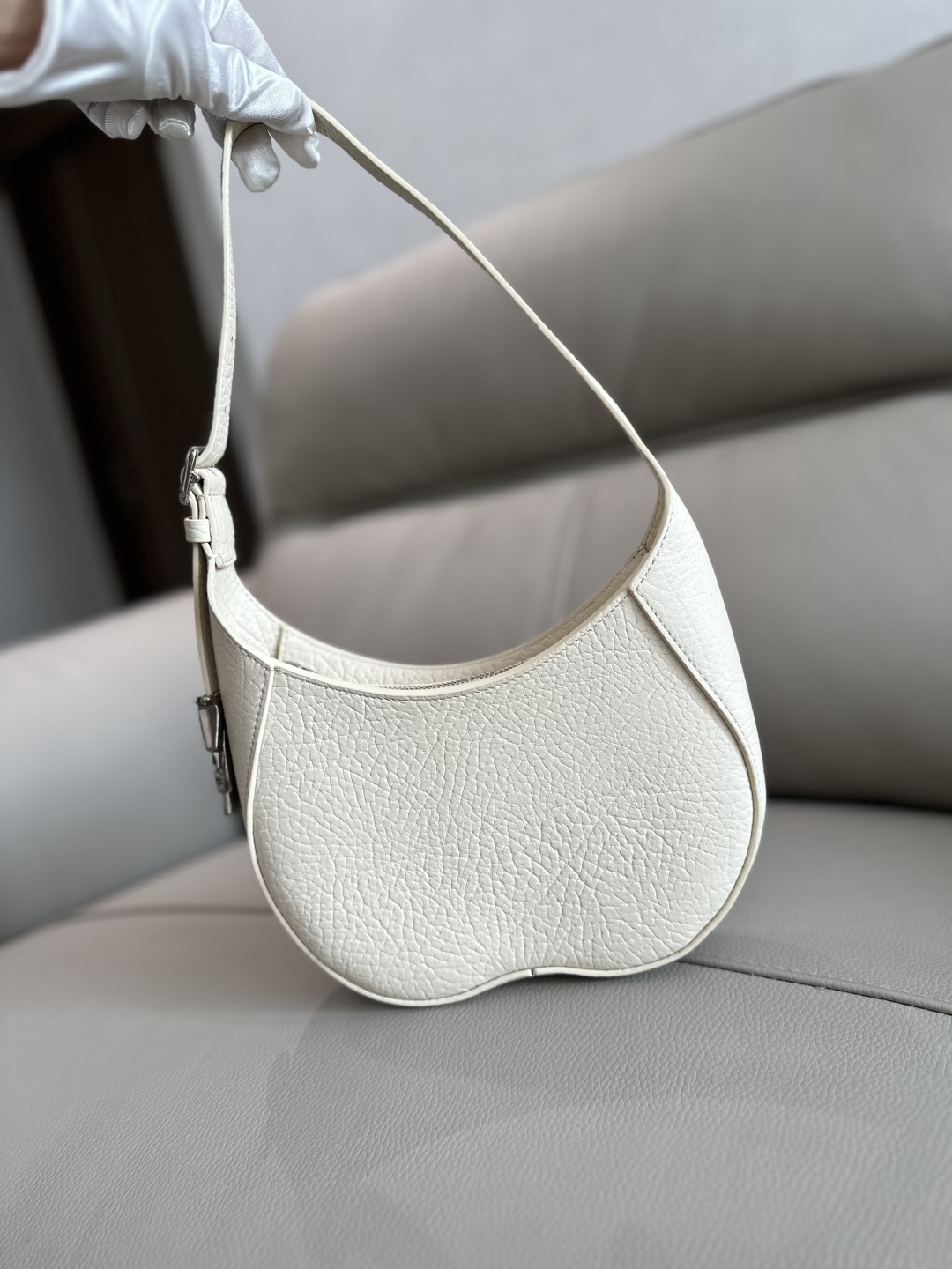 BURBERRY Textured-leather shoulder bag |