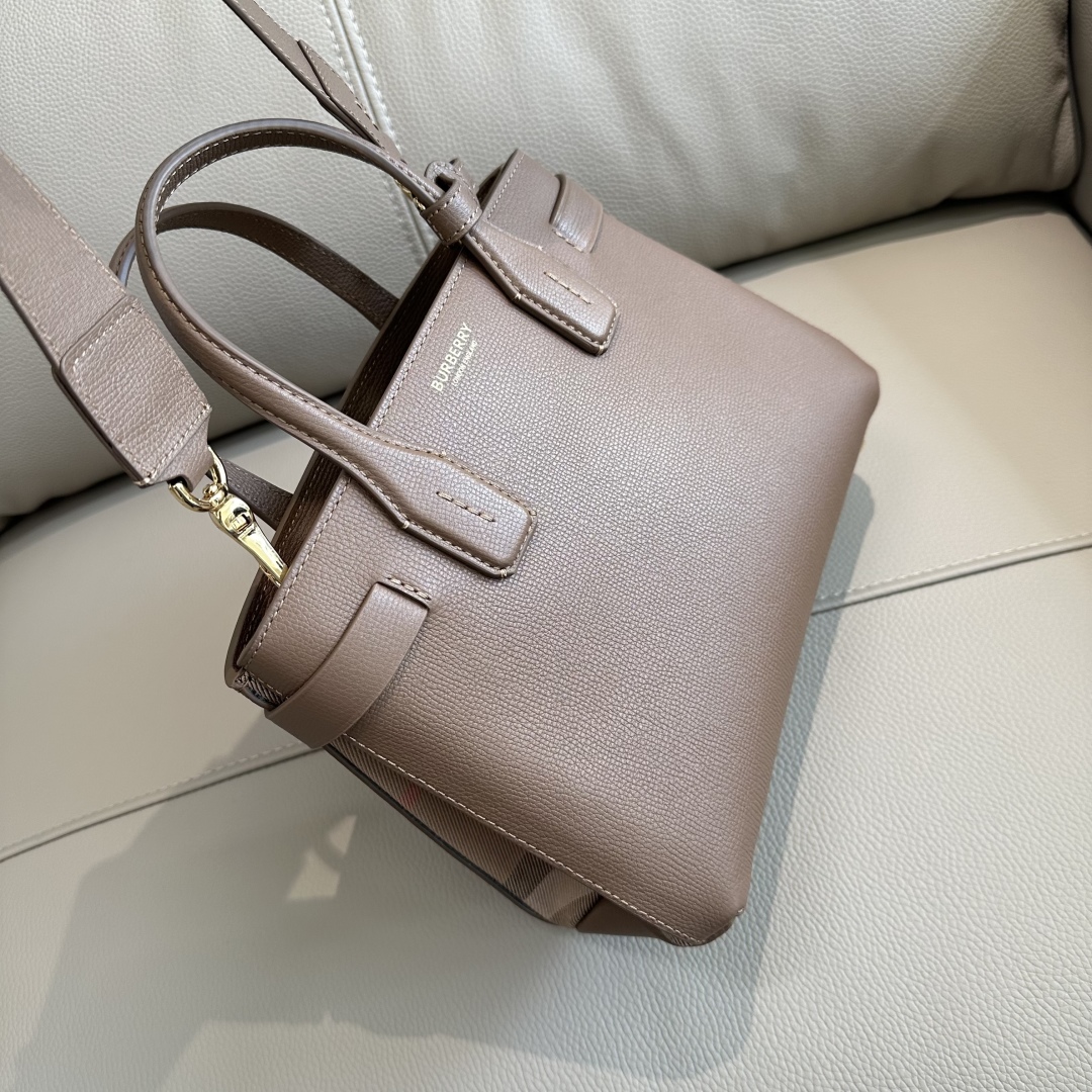 Burberry The Baby Banner House Women's Crossbody Bag Brown