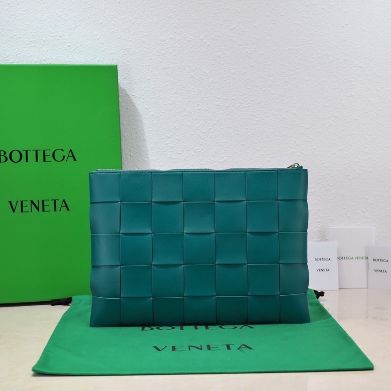 Buy Bottega Veneta Blue Pouch in Intrecciato Calfksin For Men COLOR  blue