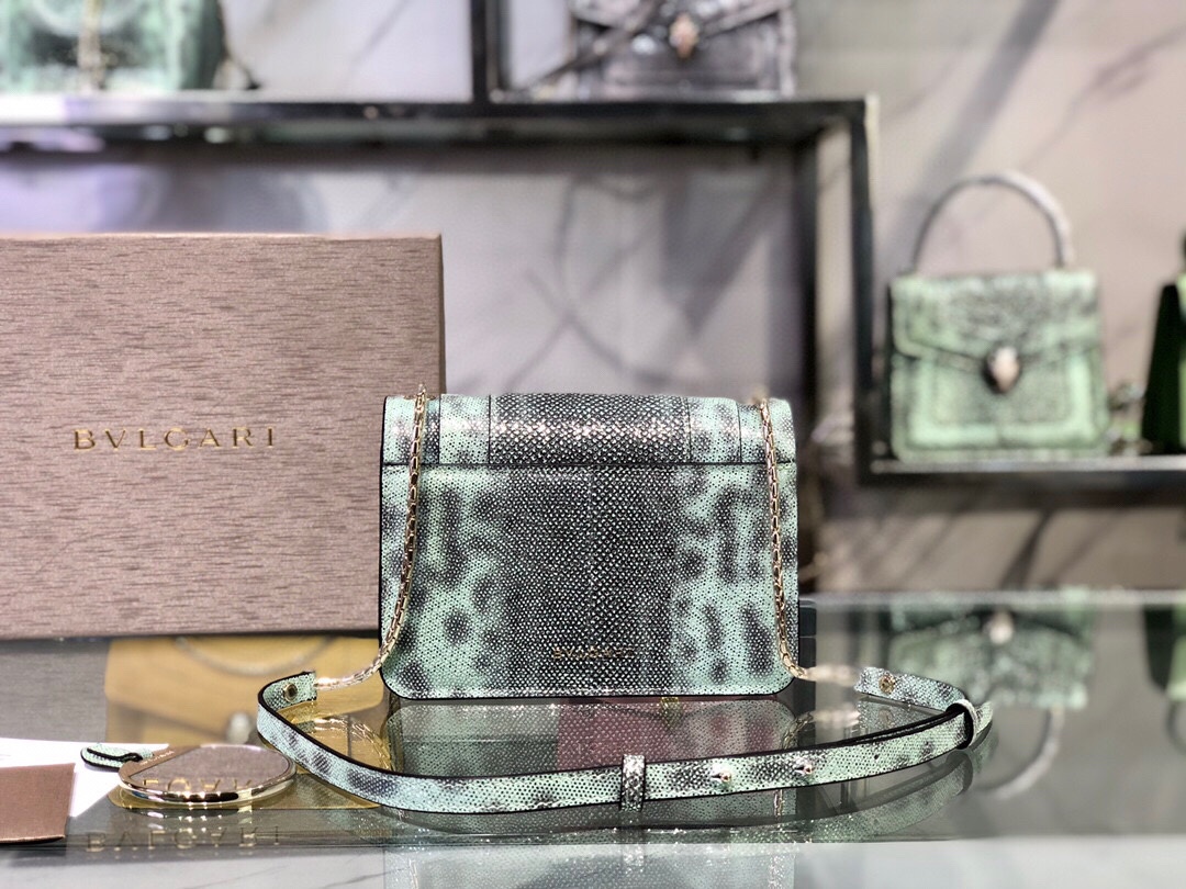 Bvlgari Serpenti Forever Mini Bolso BVLGARI de color Verde |