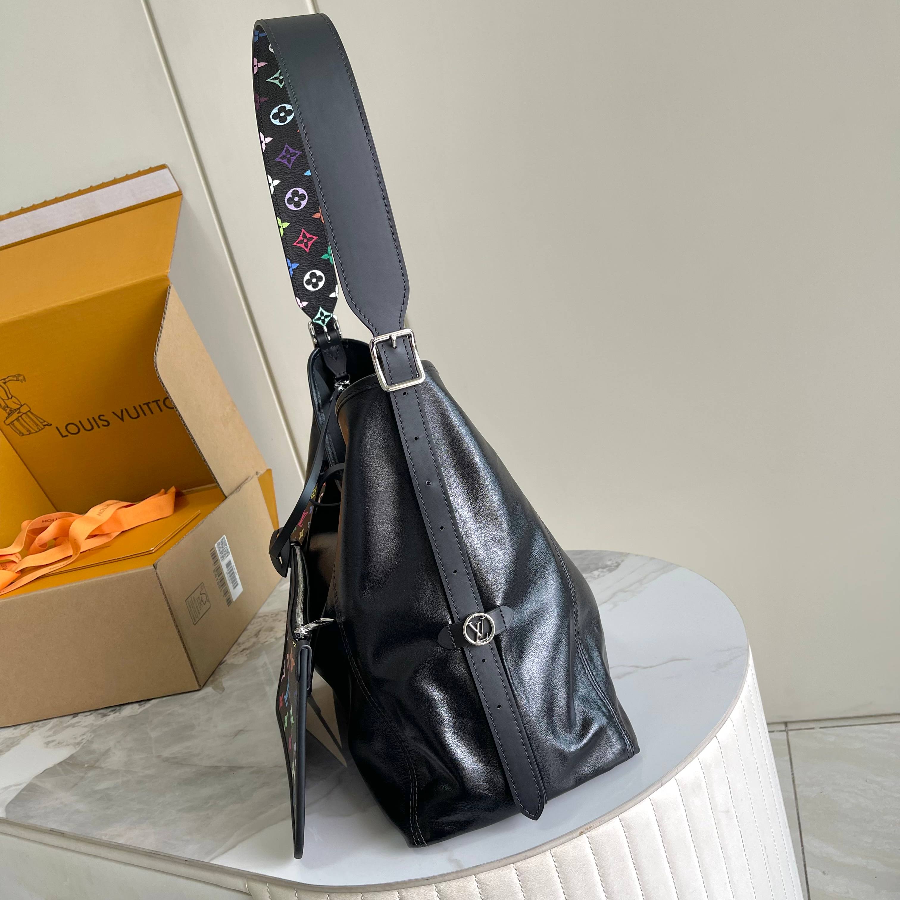 CarryAll Vibe MM LV Vibe Black Bag - Bag | LOUIS VUITTON