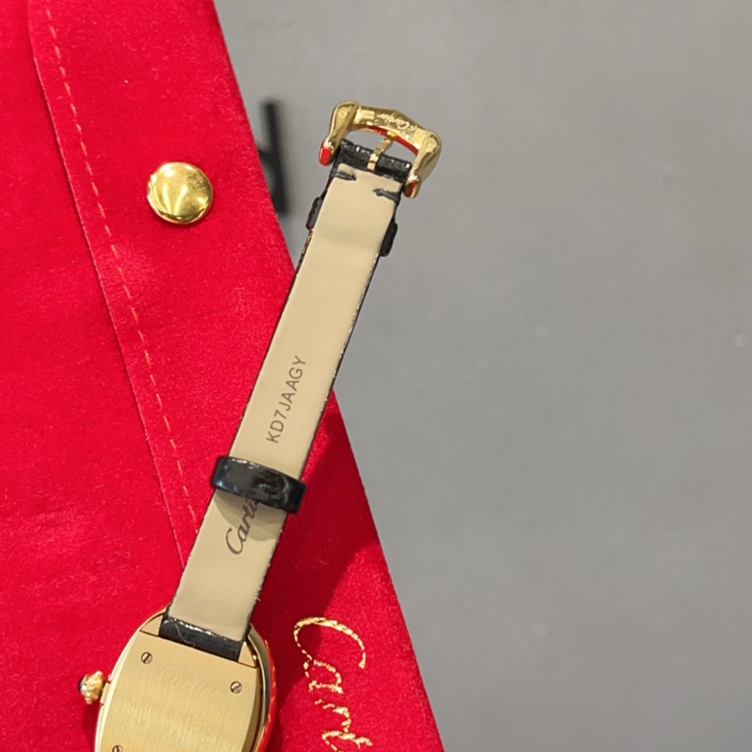 Cartier Baignoire 1950 1 18k Yellow Gold Diamond Bezel Strawberry wears black