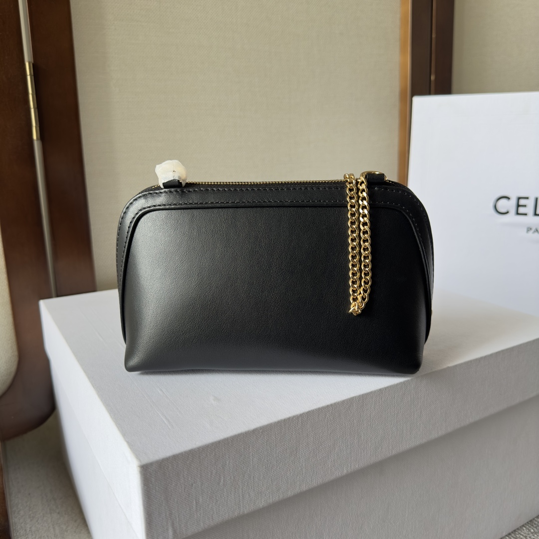 Celine Clutch on Chain Cuir triomphe IN smooth calfskin – BLACK |