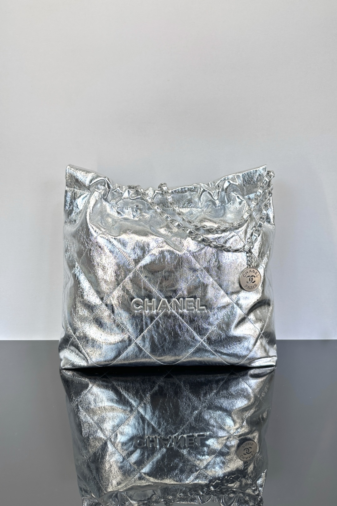 Chanel 22 mini handbag, Metallic calfskin & gold metal , light blue — Fashion