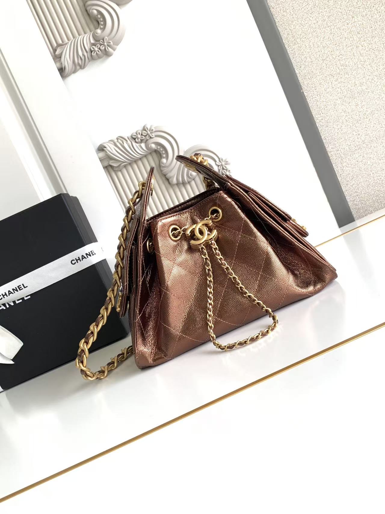 CHANEL 25 Small Handbag   Grained Calfskin & Gold-Tone Metal  Burgundy