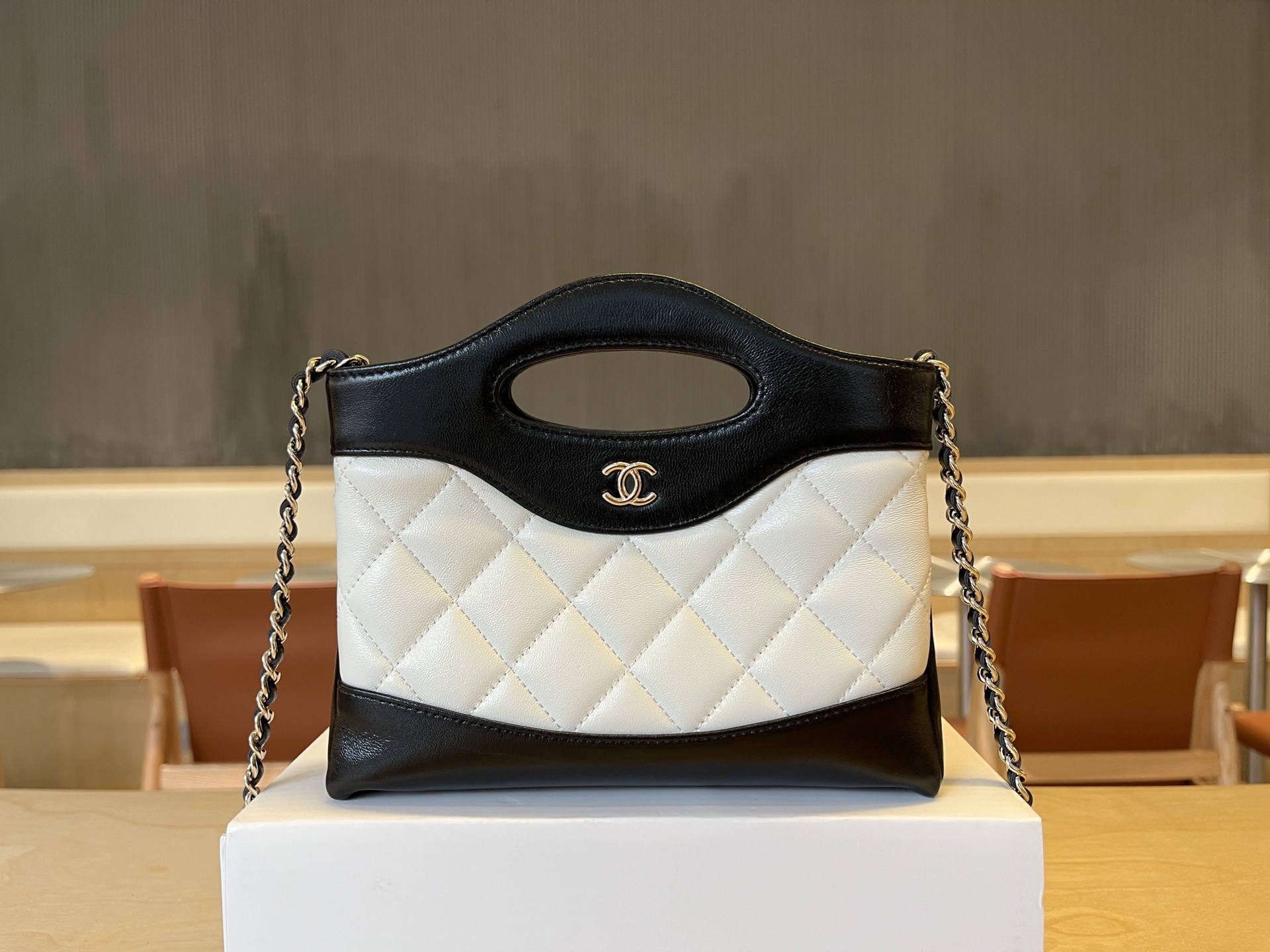 CHANEL 31 WOC Chain Tote Bag Crossbody 3656 6912
