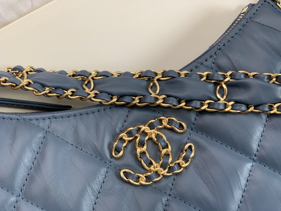 CHANEL Aged Calfskin Quilted Chanel 19 Hobo Blue 1316383