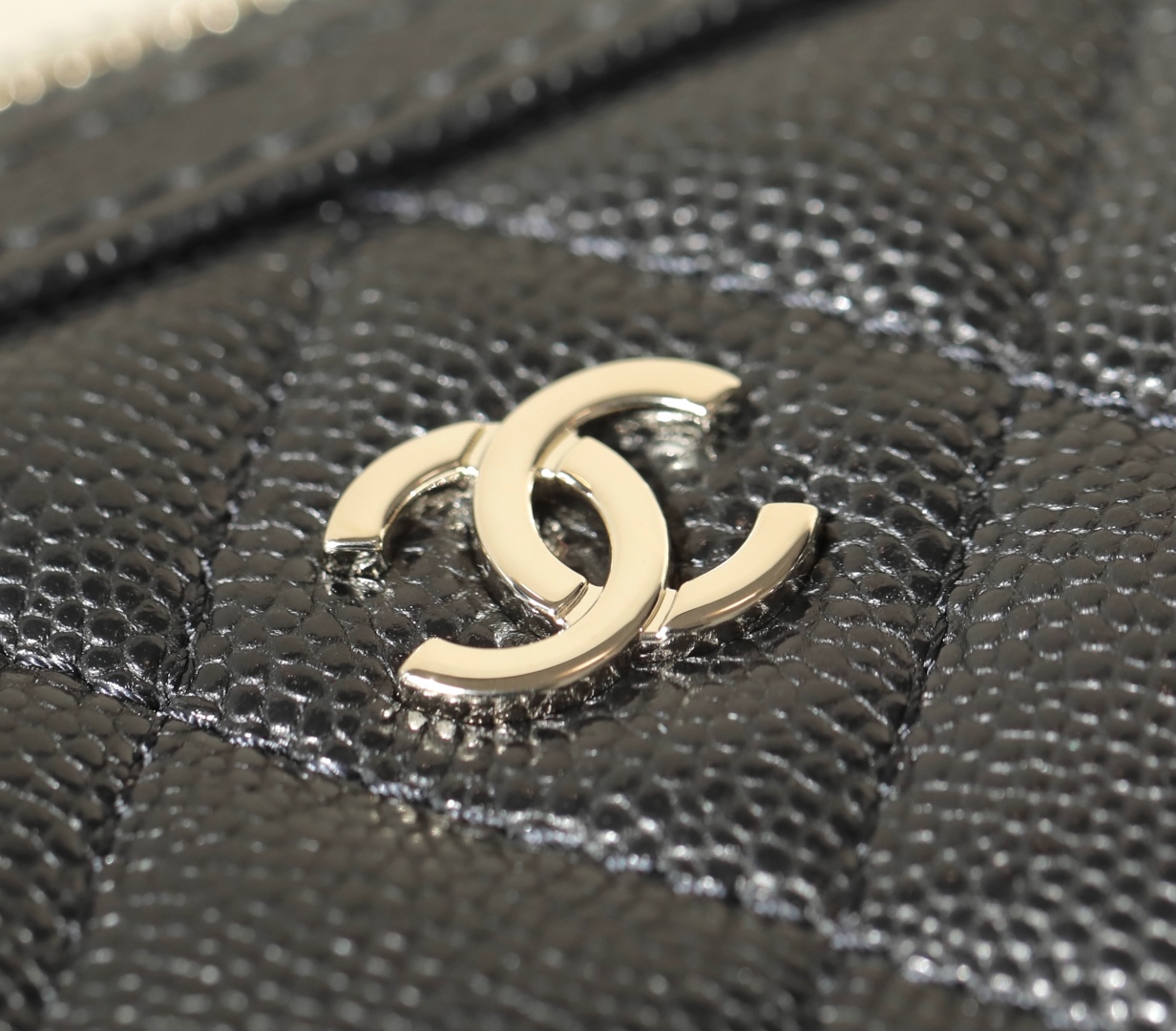 CHANEL Caviar Quilted Classic Clutch With Chain Black