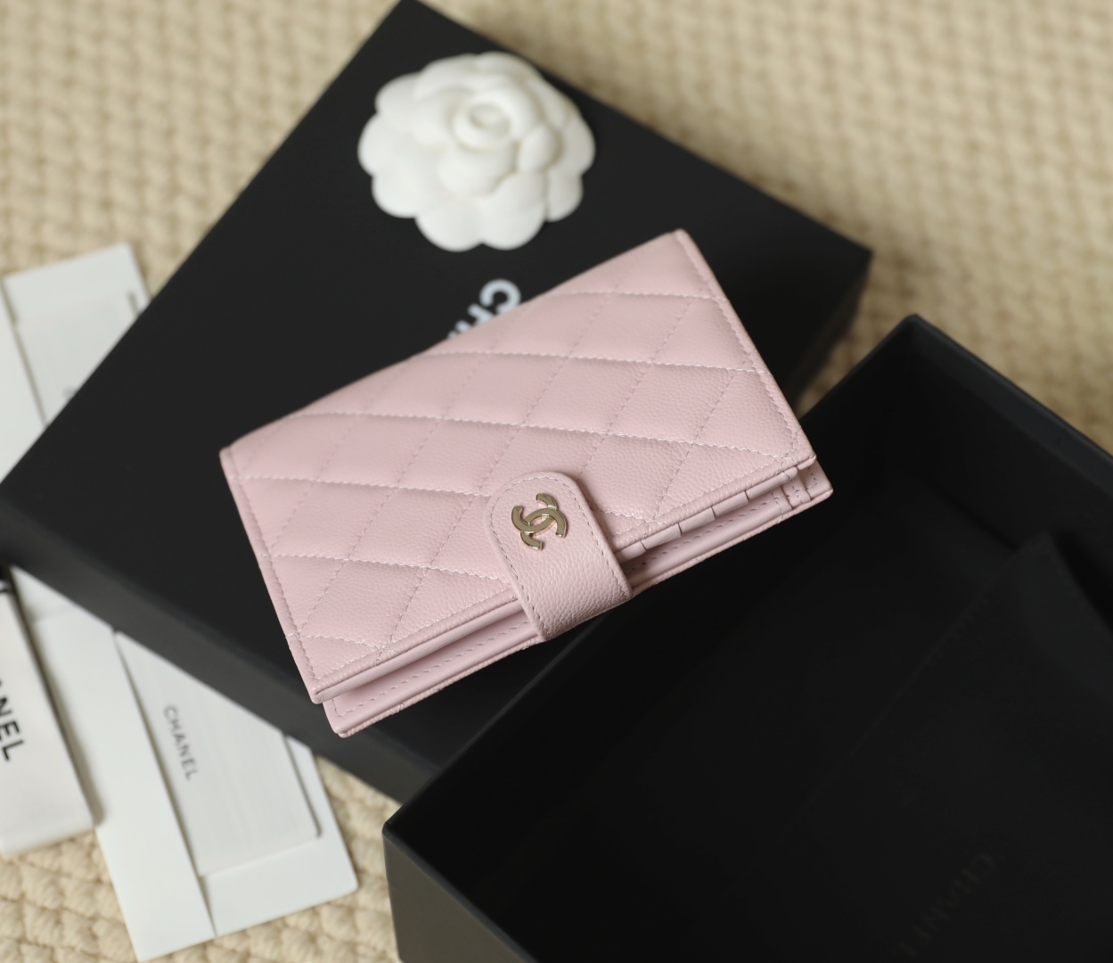 CHANEL Caviar Quilted Passport Holder Pink 1483053 |