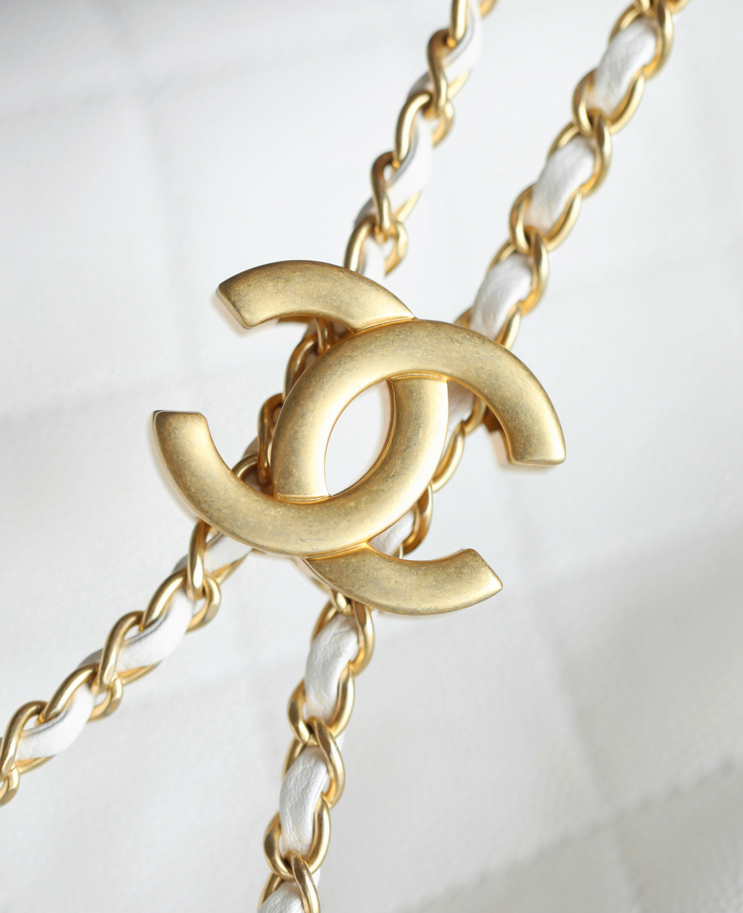 CHANEL Caviar Quilted Small Chanel 25 Handbag White