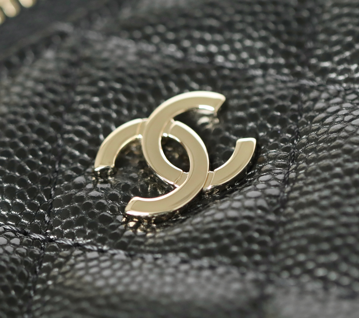 CHANEL Caviar Quilted Small Vanity Case With Chain Black