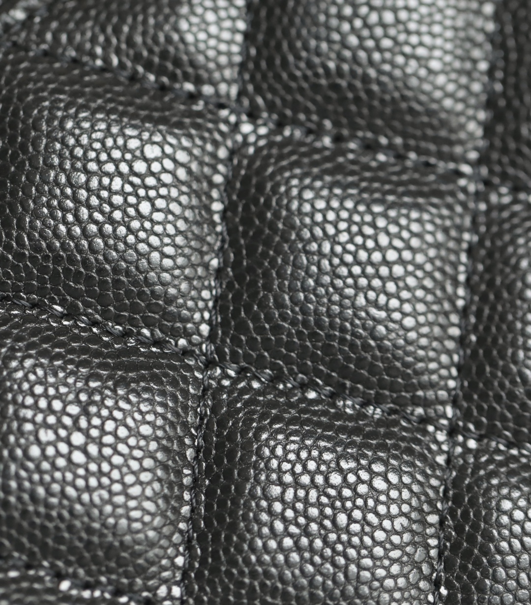 CHANEL Caviar Quilted Top Handle Slim Vanity With Chain black