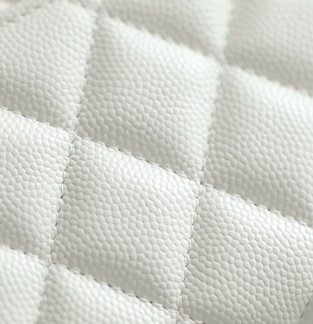 Chanel CC tendance blanche en cuir d'agneau en édition limitée, petit modèle