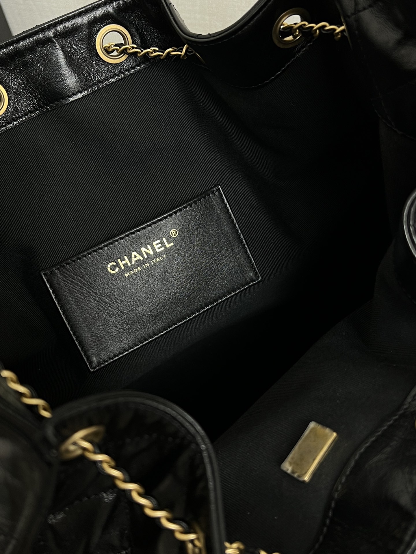 Chanel Chanel 25 large handbag, Grained calfskin & gold-tone black