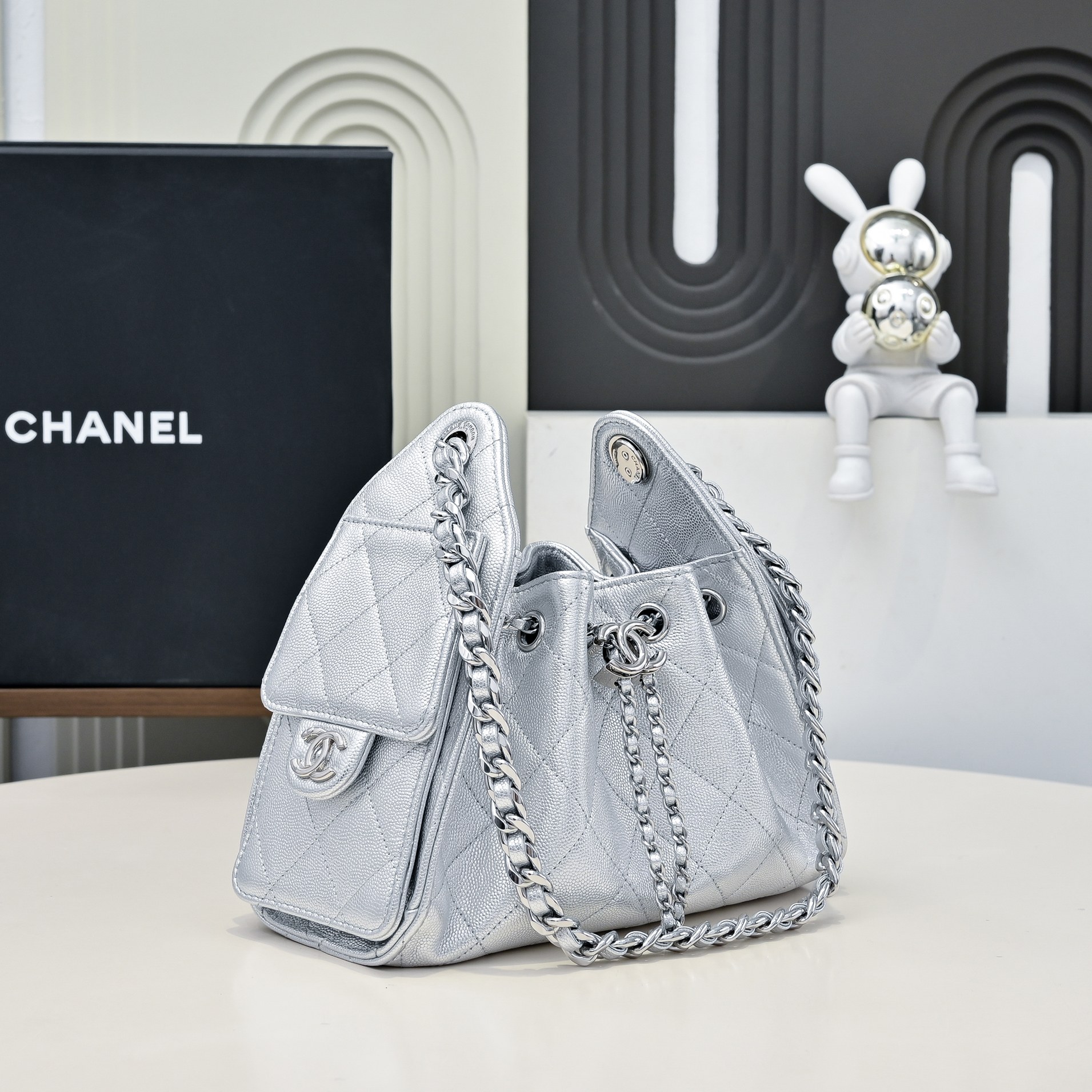 Chanel Chanel 25 small handbag, Metallic grained calfskin & gold silver