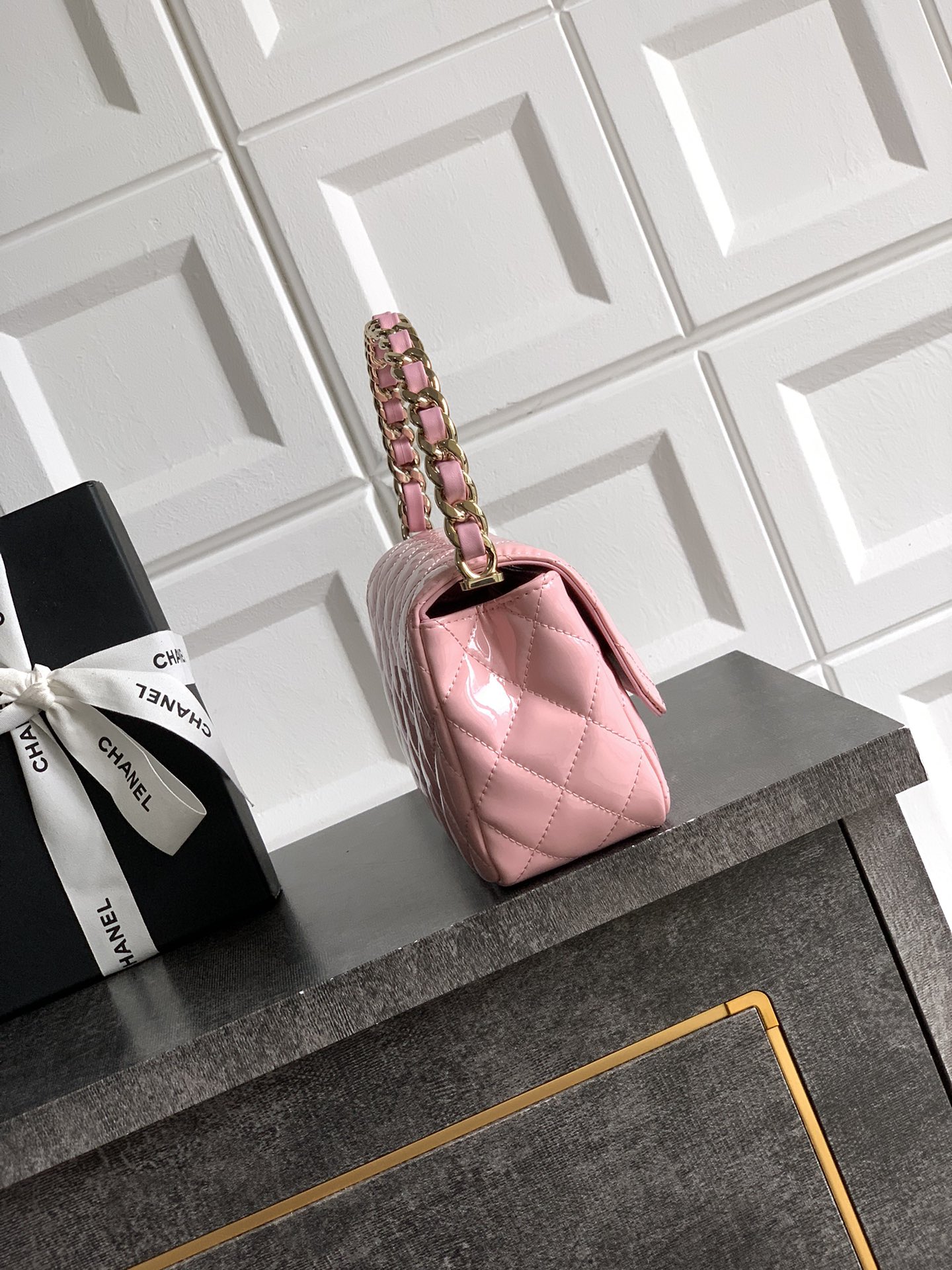 Chanel Clutch with chain - Grained shiny calfskin & gold-tone metal, light pink