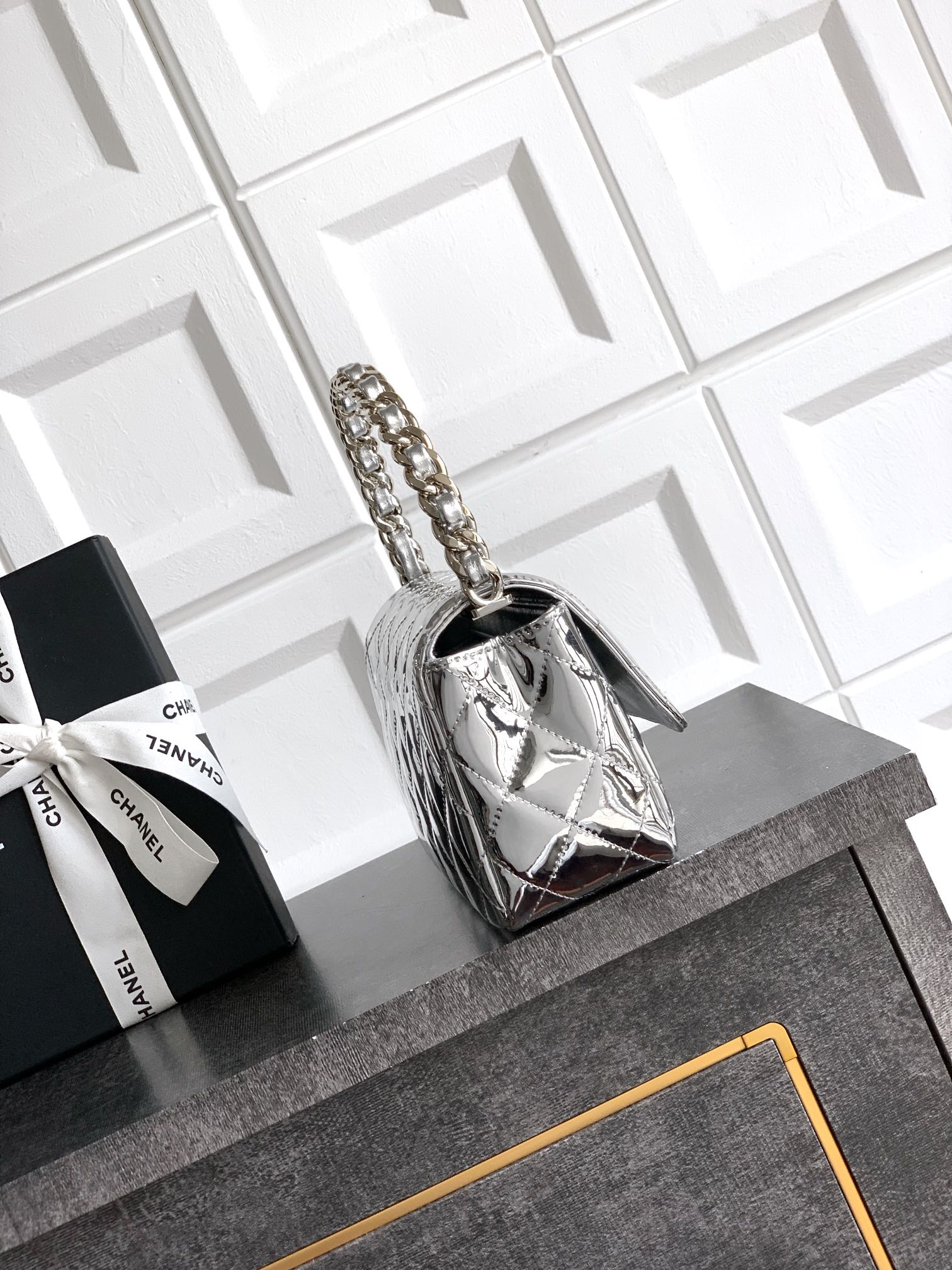 Chanel Clutch with chain - Metallic calfskin & silver-tone metal,