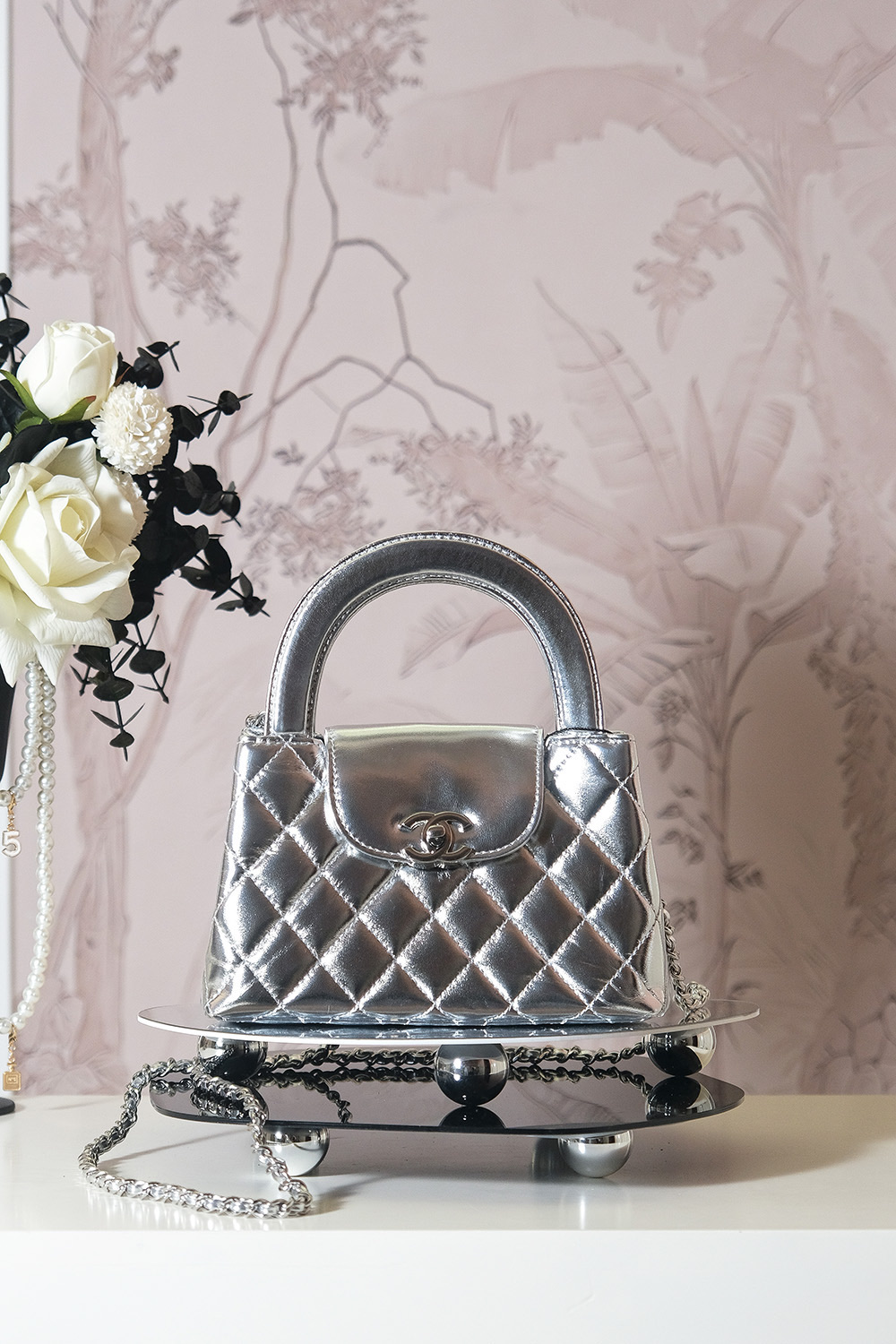 Chanel Clutch with chain - Metallic calfskin & white metal, silvery