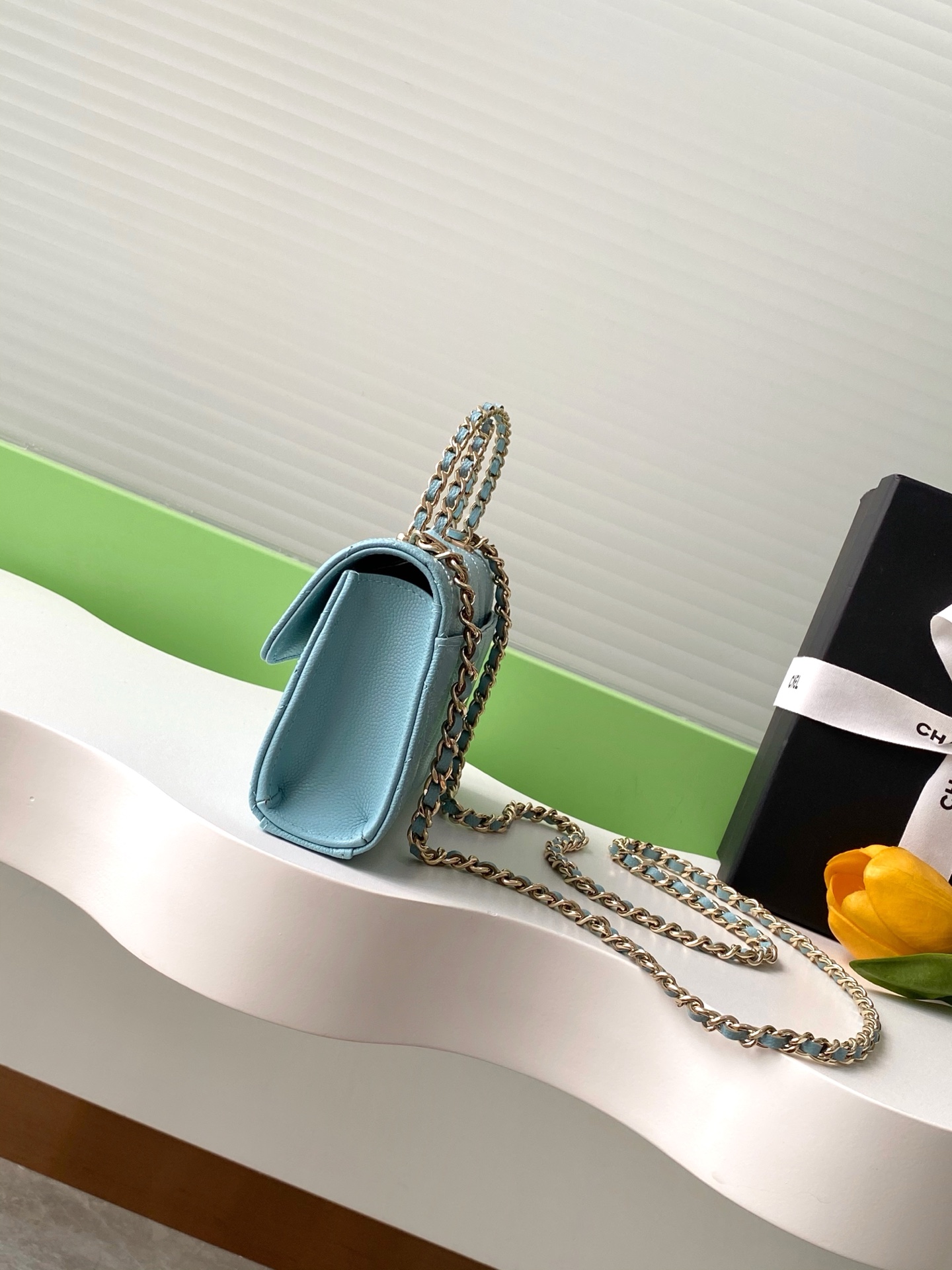 Chanel Flap phone holder with chain - Grained shiny calfskin & gold- blue