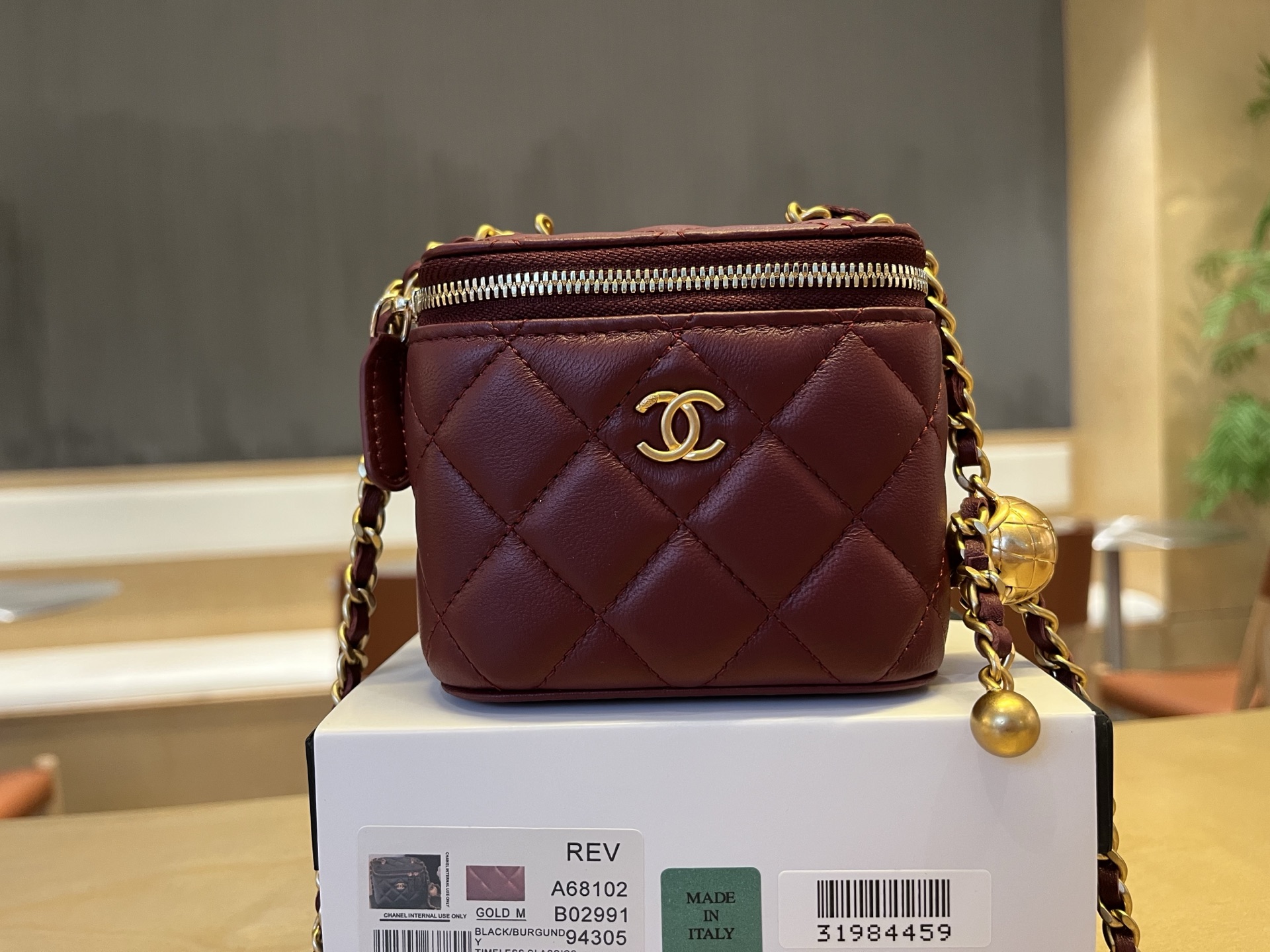 CHANEL Goldball Vanity Burgundy AP1447 58209671