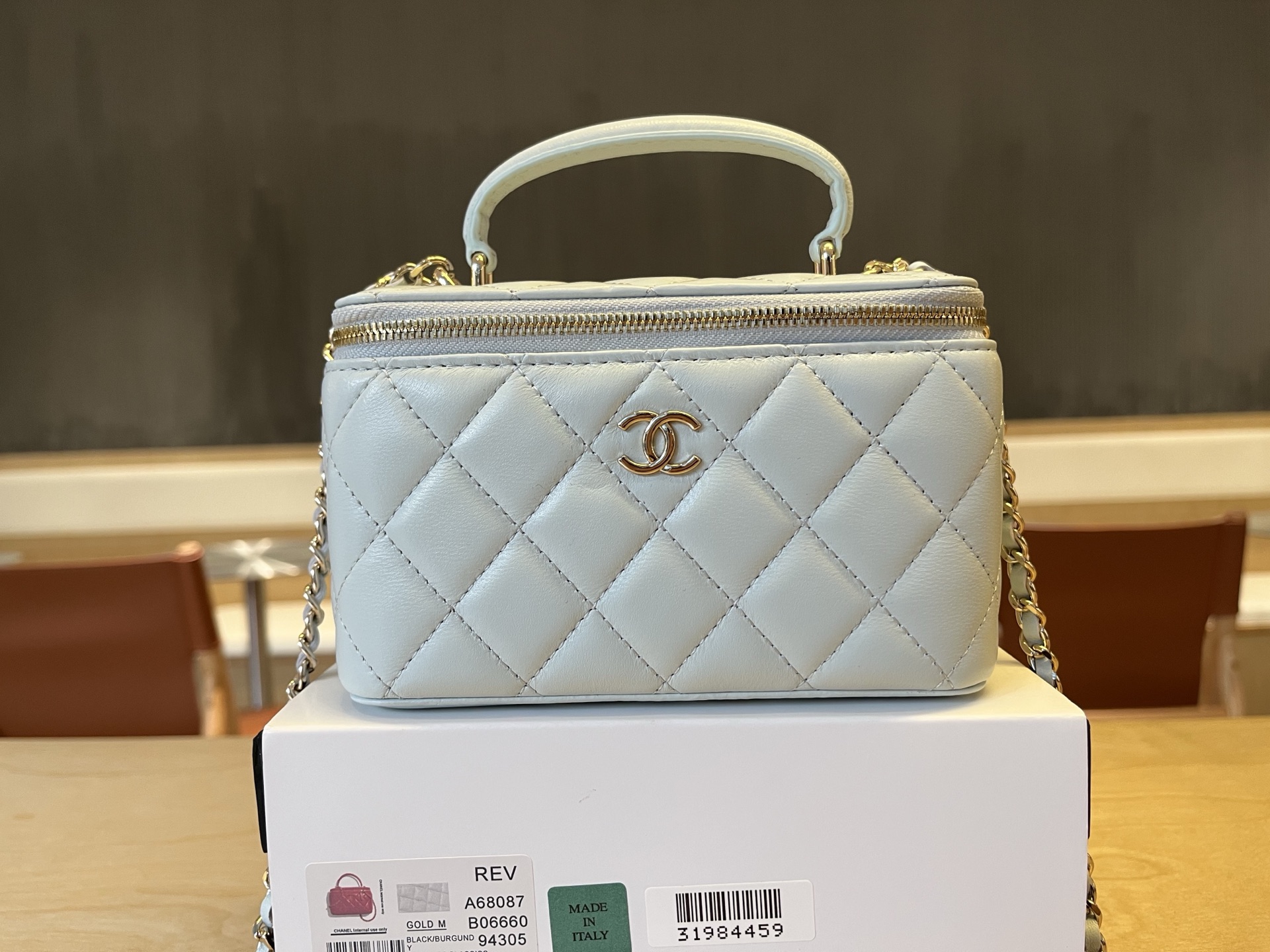 CHANEL Lambskin Quilted Small Top Handle Vanity Case