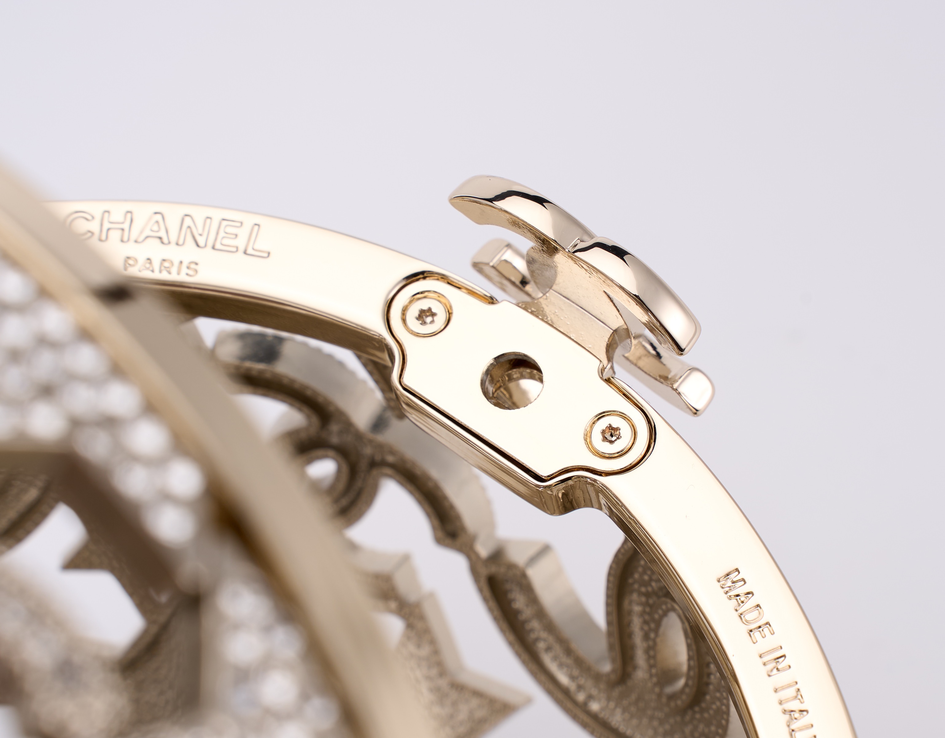 Chanel Necklace - Metal, glass pearls, imitation pearls & strass, gold,