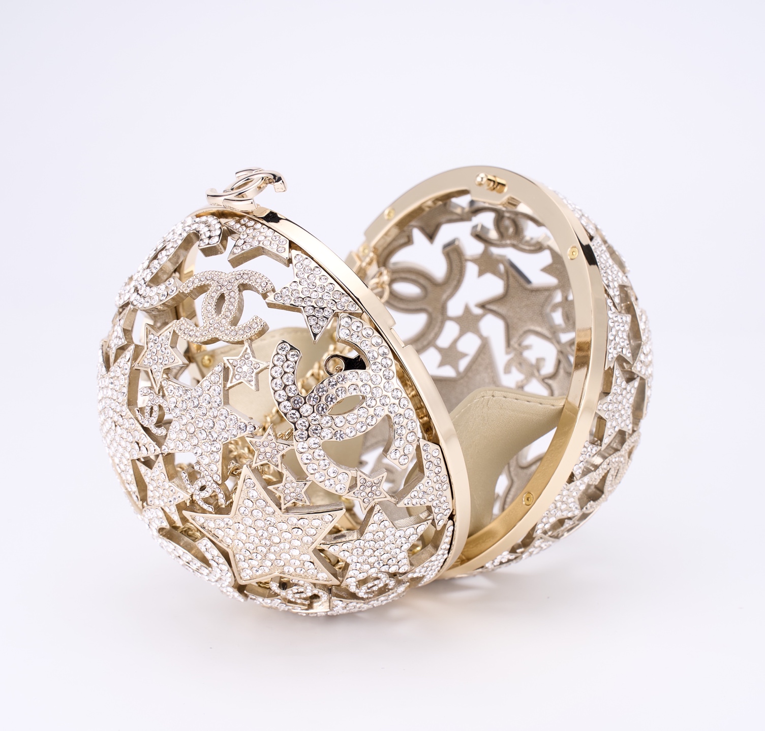 Chanel Necklace - Metal, glass pearls, imitation pearls & strass, gold,