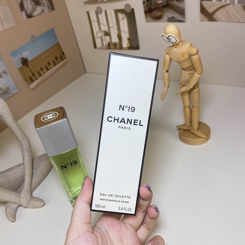 Chanel No. 19 Eau de Toilette Spray – Women’s Perfume, 100ml / 3.4 oz