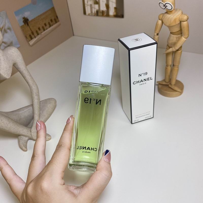 Chanel No. 19 Eau de Toilette Spray – Women’s Perfume, 100ml / 3.4 oz