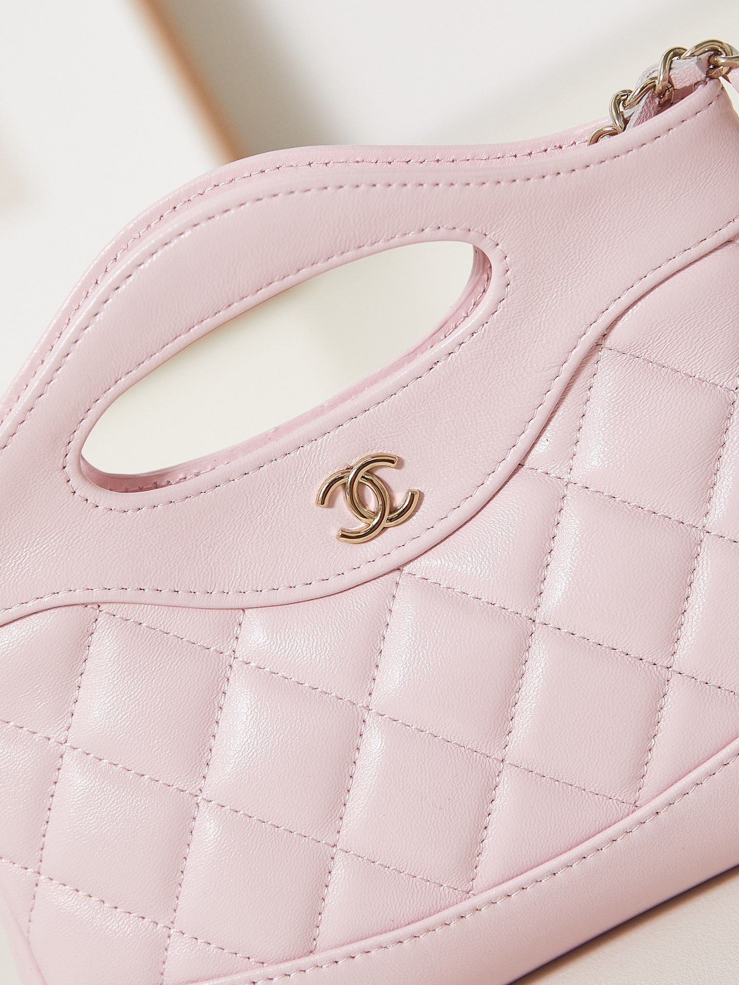 CHANEL Shiny Crumpled Calfskin Quilted Nano 31 pink