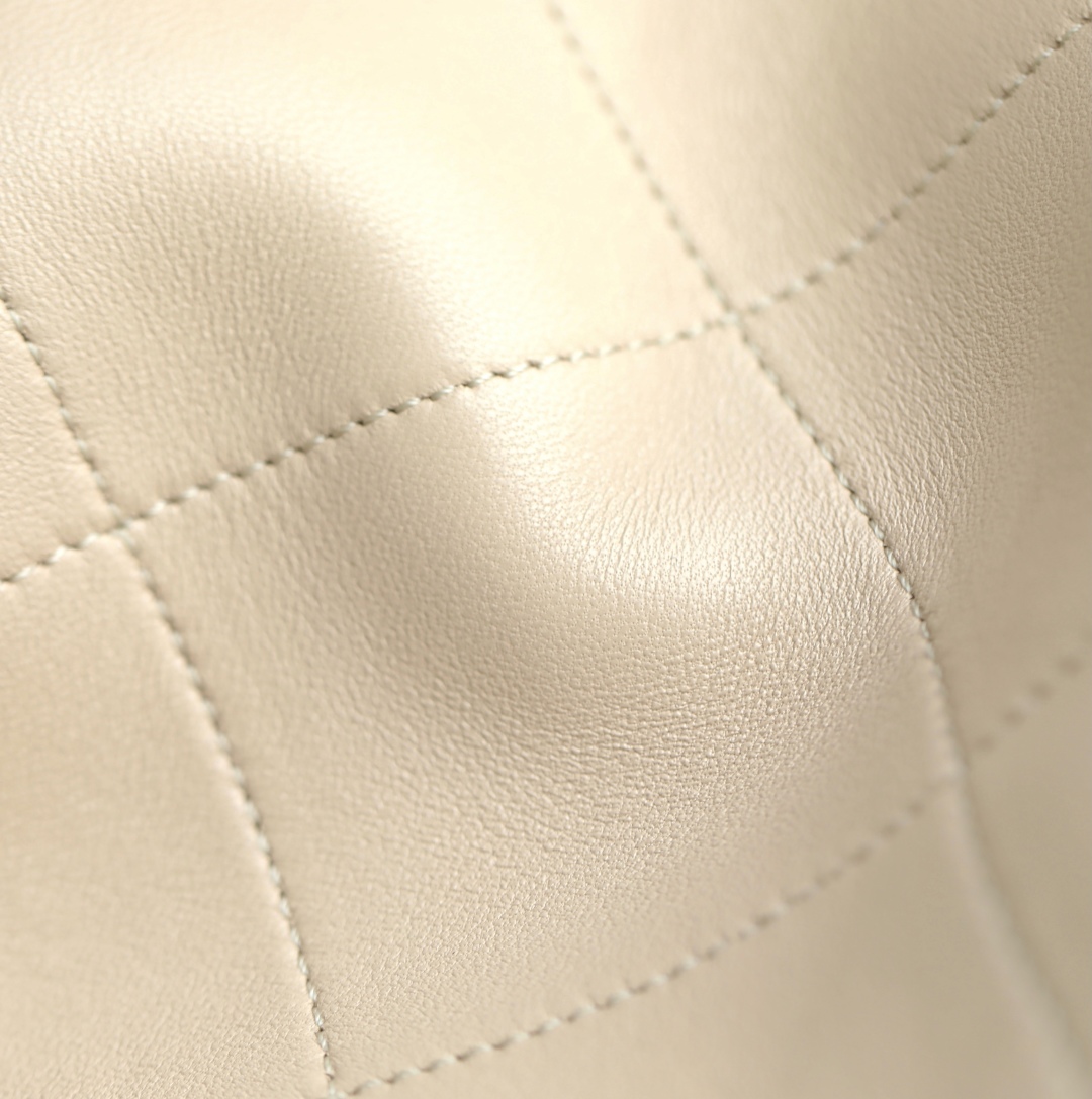 CHANEL Shiny Lambskin Quilted Hobo Beige 1629921