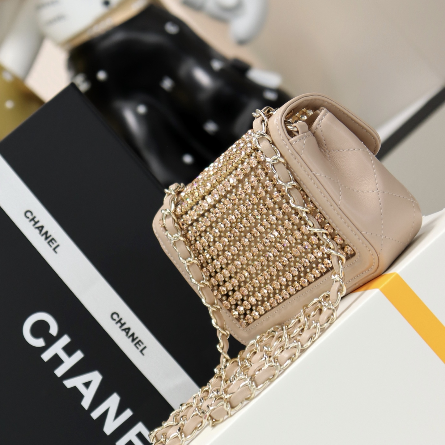 Chanel Small Flap Bag with Natural Leather and Elegant
