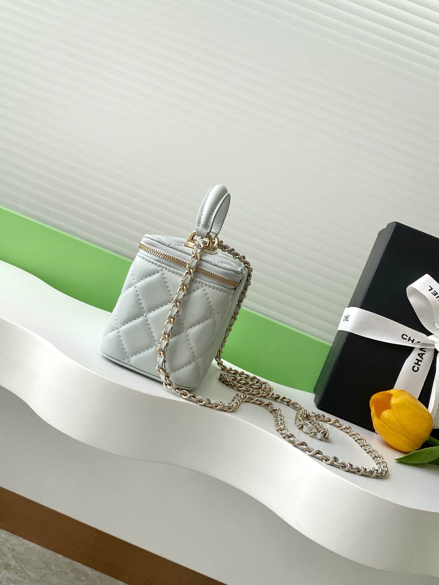 Chanel Vanity bag with chain and handle Blue Leather ref.403912