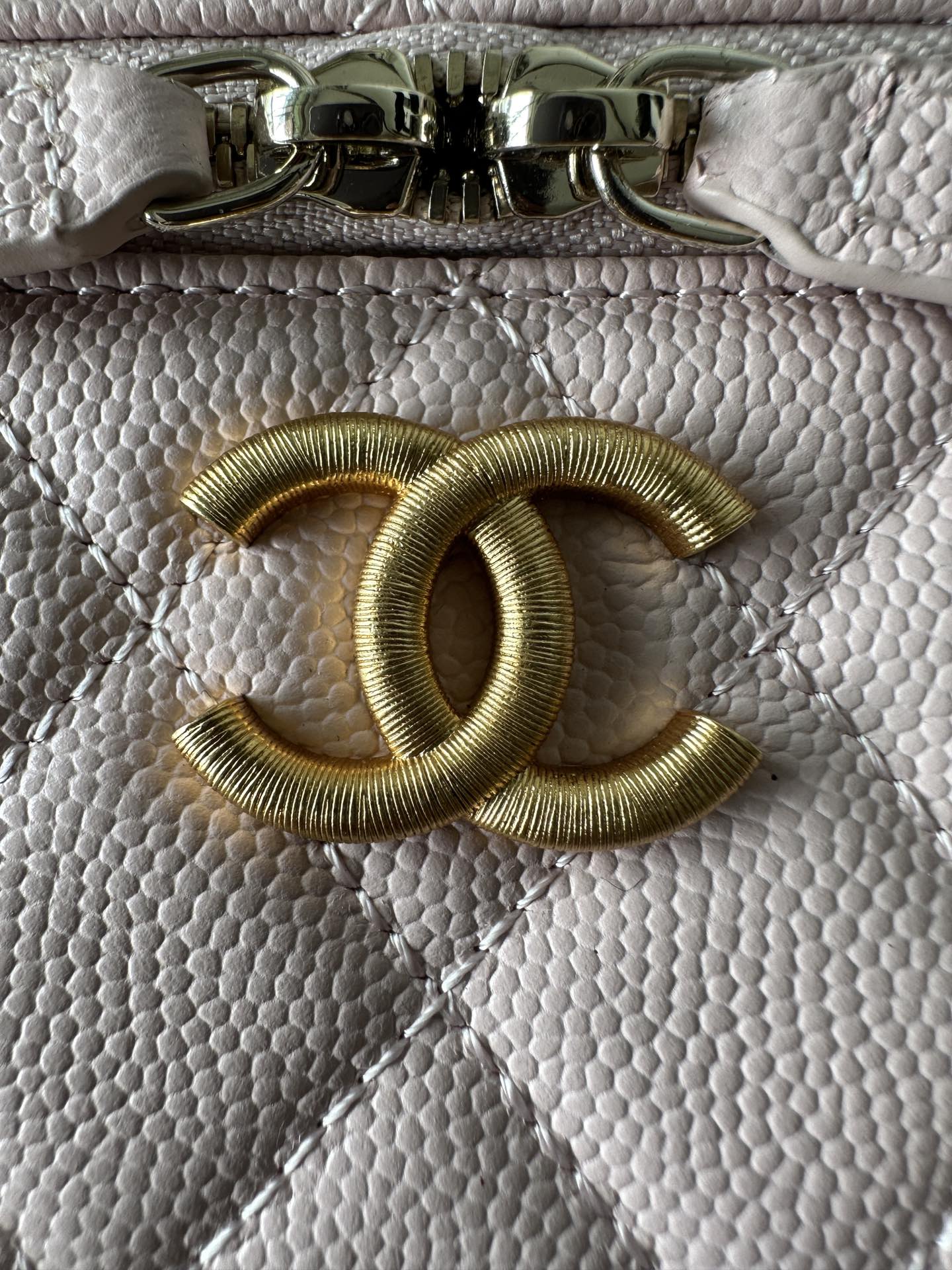 Chanel Vanity with chain - Shiny grained calfskin, strass & silver pink