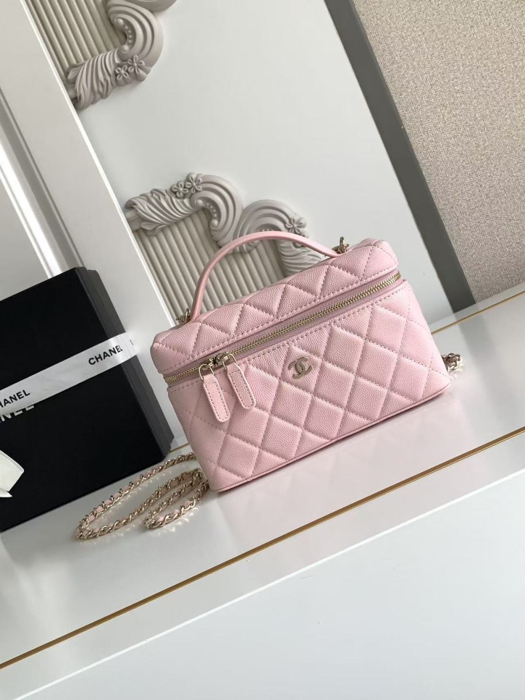 Chanel Vanity with chain - Shiny grained calfskin, strass & silver-tone metal, light pink