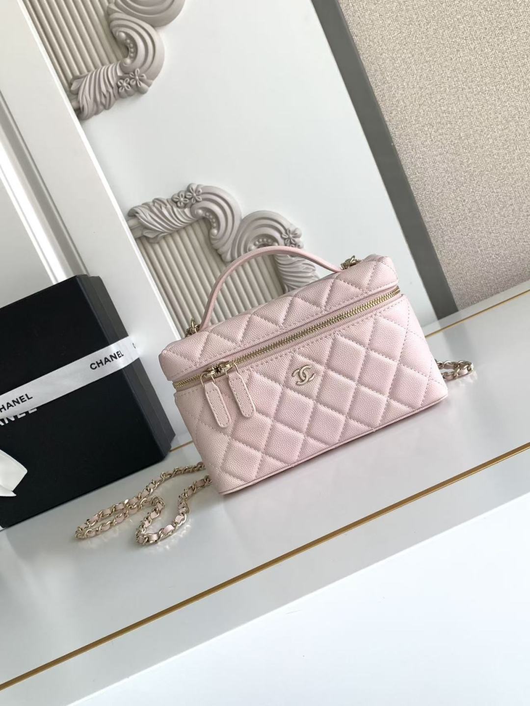 Chanel Vanity with chain - Shiny grained calfskin, strass & silver-tone metal, light pink