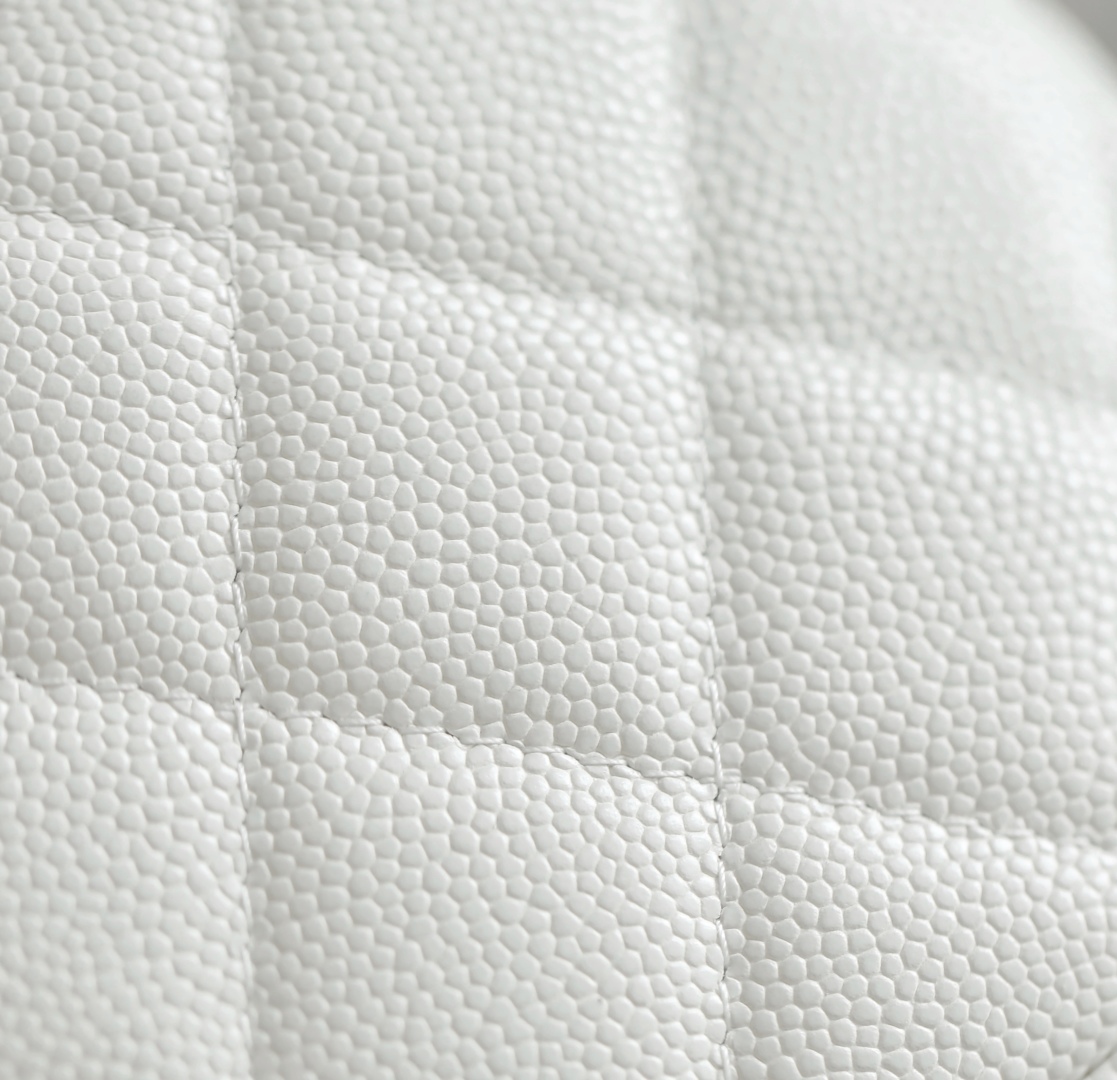 Chanel Vanity with chain - Shiny lambskin, strass & gold-tone white