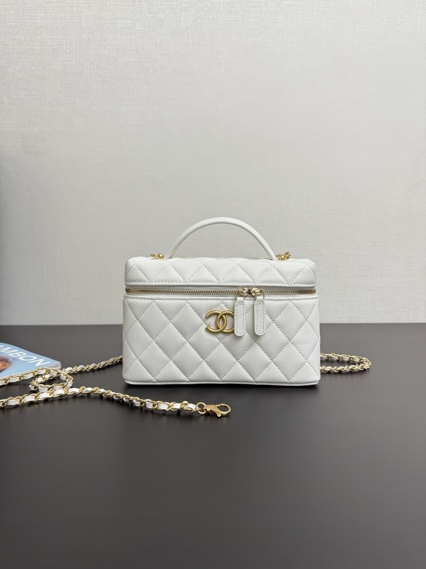 Chanel Vanity with chain - Shiny lambskin, strass & gold-tone white