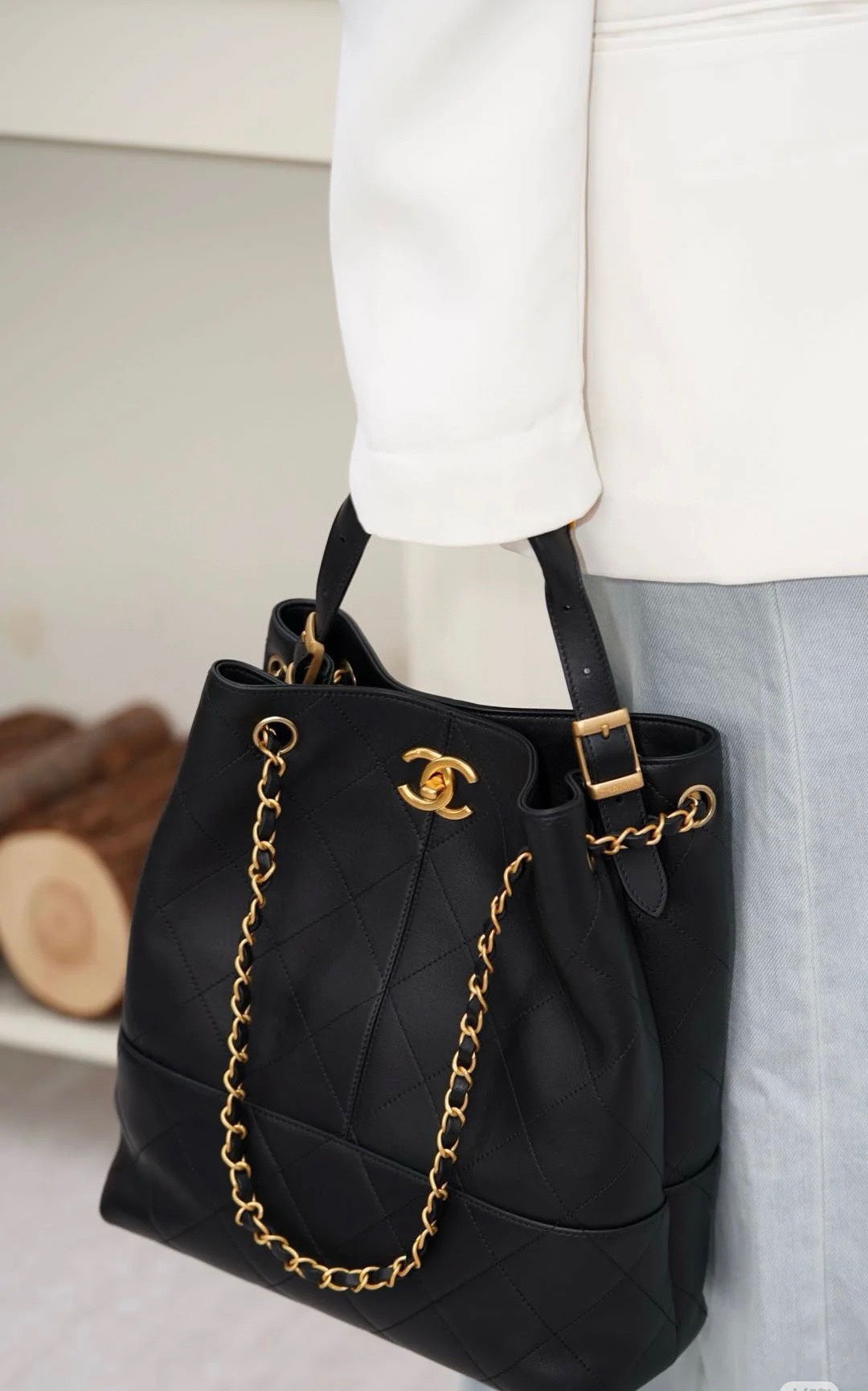 CHANEL Velvet Camellia Small Chanel 22 Black 1560960