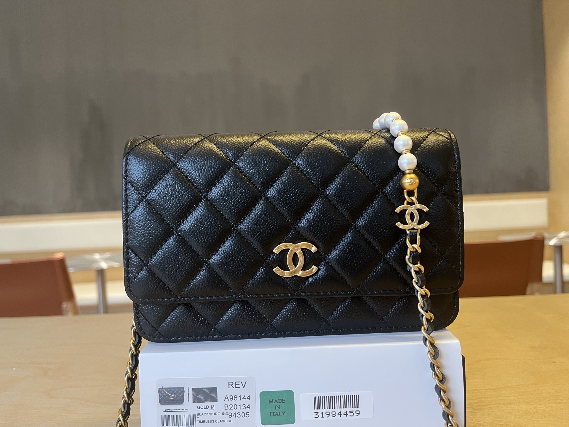 Chanel Wallet on chain - Shiny lambskin, imitation pearls