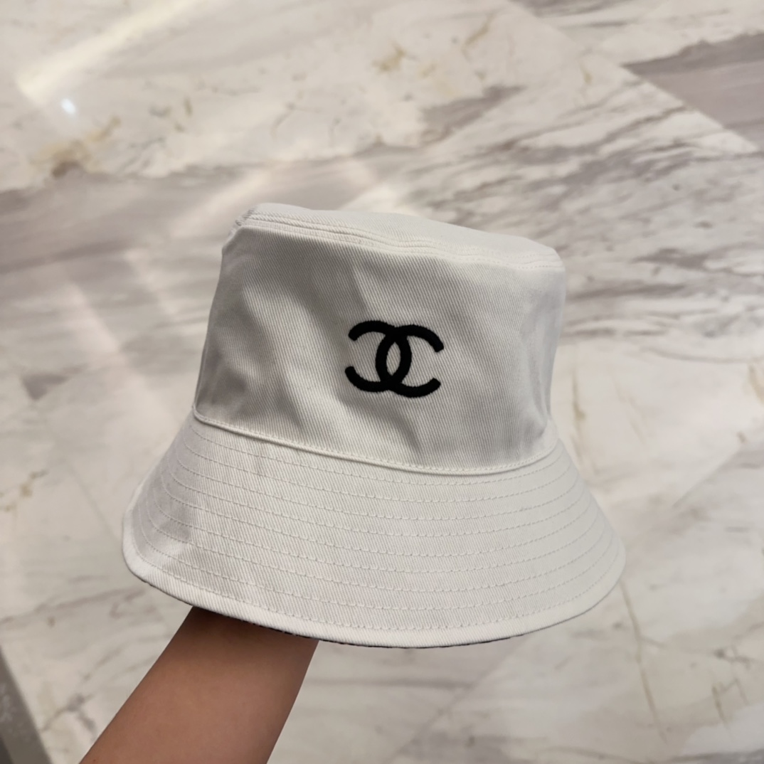 Chanel White Cotton Bucket Hat - Black CC Logo
