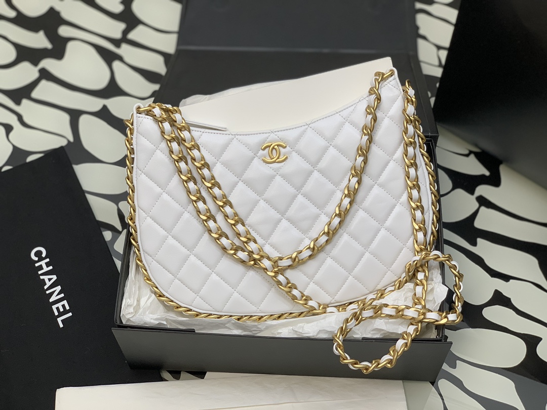 Chanel White Quilted Lambskin Hobo Bag Gold Hardware