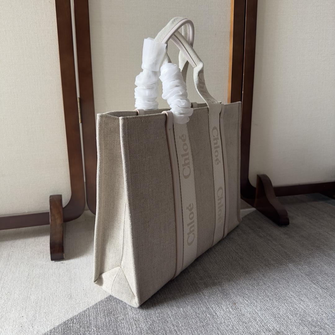 Chloé Chloé Woody Tote Bag In Linen & Leather in Shiny grey | Chloé