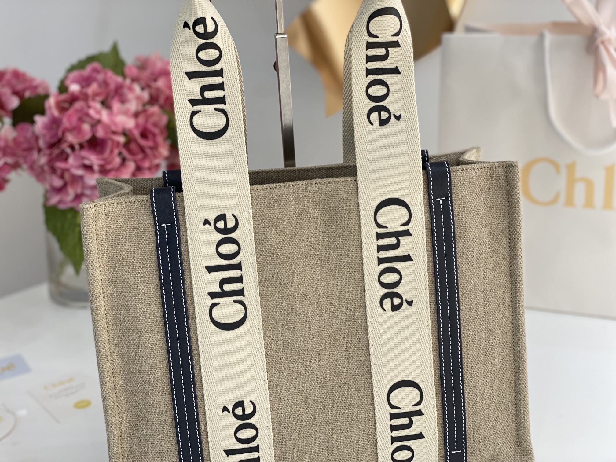 Chloé Chloé Woody Tote Bag In Linen & Leather in Shiny grey/black | Chloé